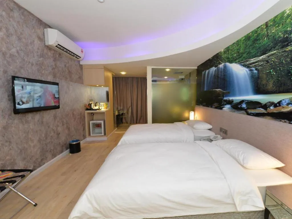 Unic Hotel Кота-Кинабалу 2*,