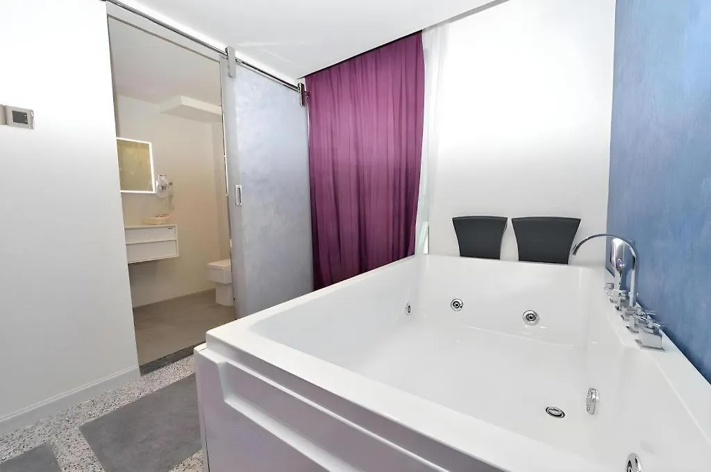 Unic Hotel Кота-Кинабалу Малайзия