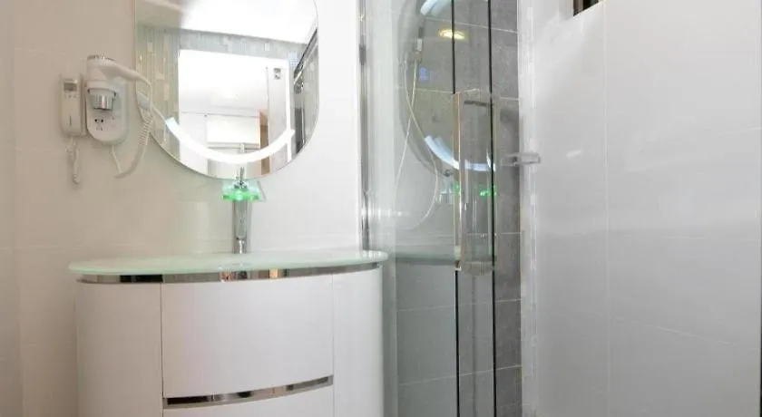 Unic Hotel Кота-Кинабалу 2*,